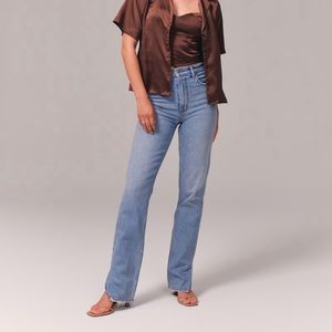 Abercrombie & Fitch Ultra High Rise 90s Straight Jean with vent hem 27